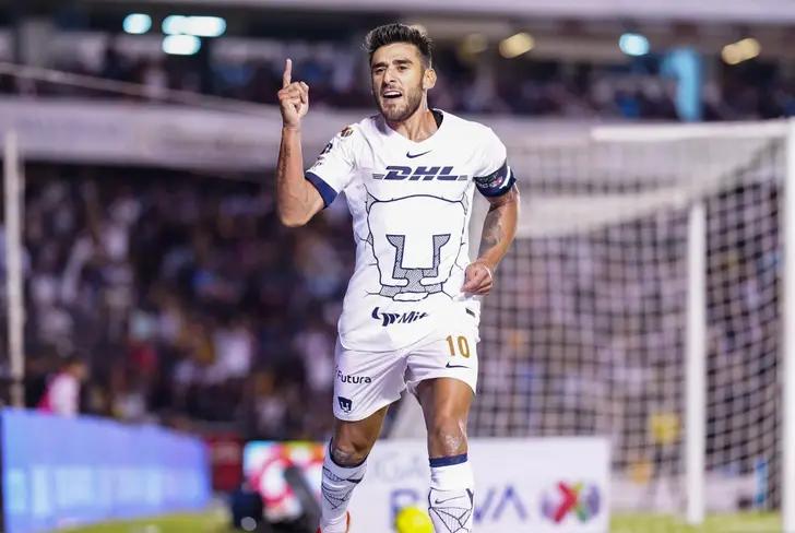 &nbsp;Eduardo Salvio celebrando una anotación con la playera de Pumas ante Querétaro. | Foto: Mexsport