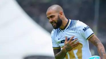 Dani Alves en cantera con Pumas