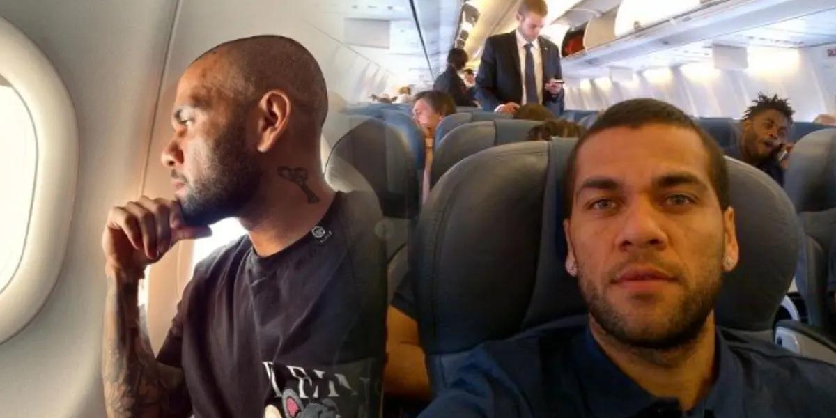 Dani Alves en un avión 