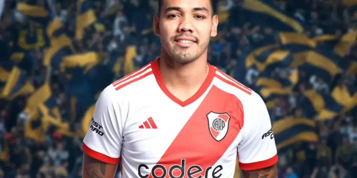 David Martínez con River Plate y afición de Pumas