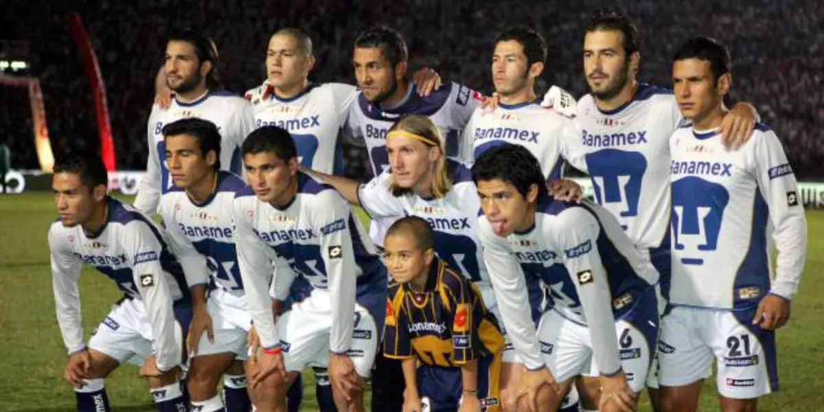 Foto oficial de Pumas en 2004