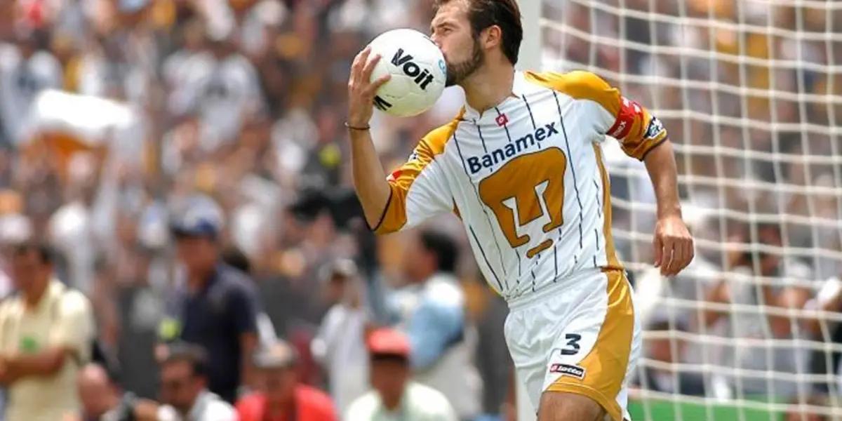 Joaquin Beltrán con los Pumas en 2004