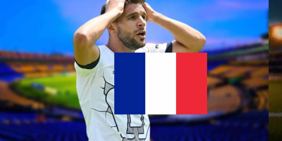 Lisandro Magallán con la playera de Pumas  y bandera de Francia