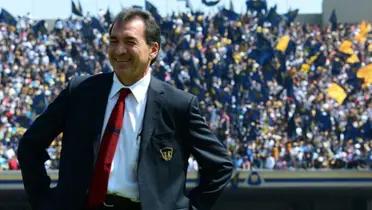 Mario Carrillo dirigiendo a Pumas