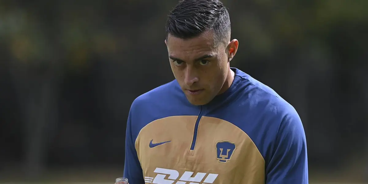 Rogelio Funes Mori con los Pumas