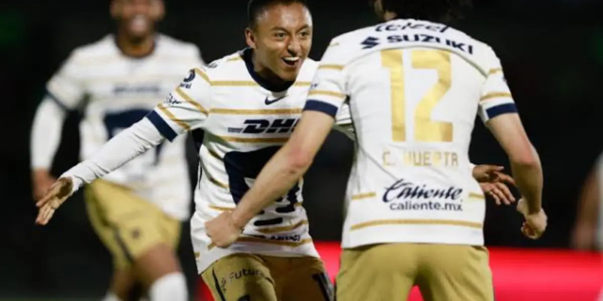 Ángel Rico con Pumas