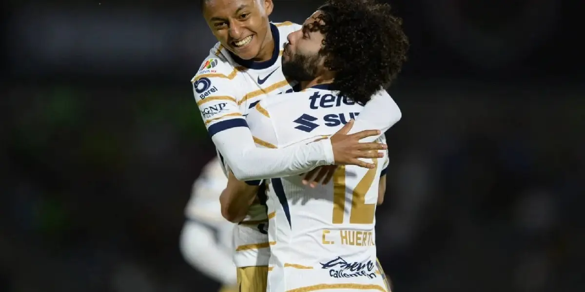 Ángel Rico y César Huerta con los Pumas