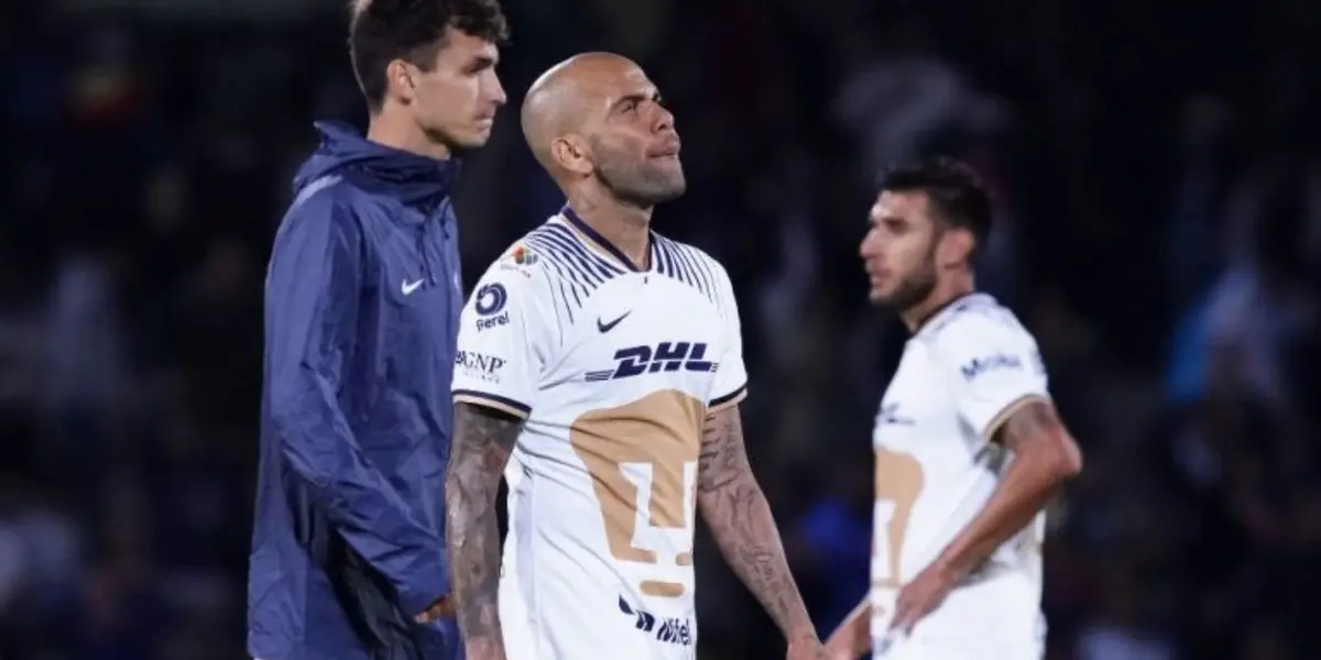 Dani Alves volvió a jugar los 90 minutos frente a San Luis, dejando un rendimiento muy bajo