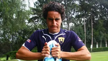 Efraín Juárez jugando con Pumas