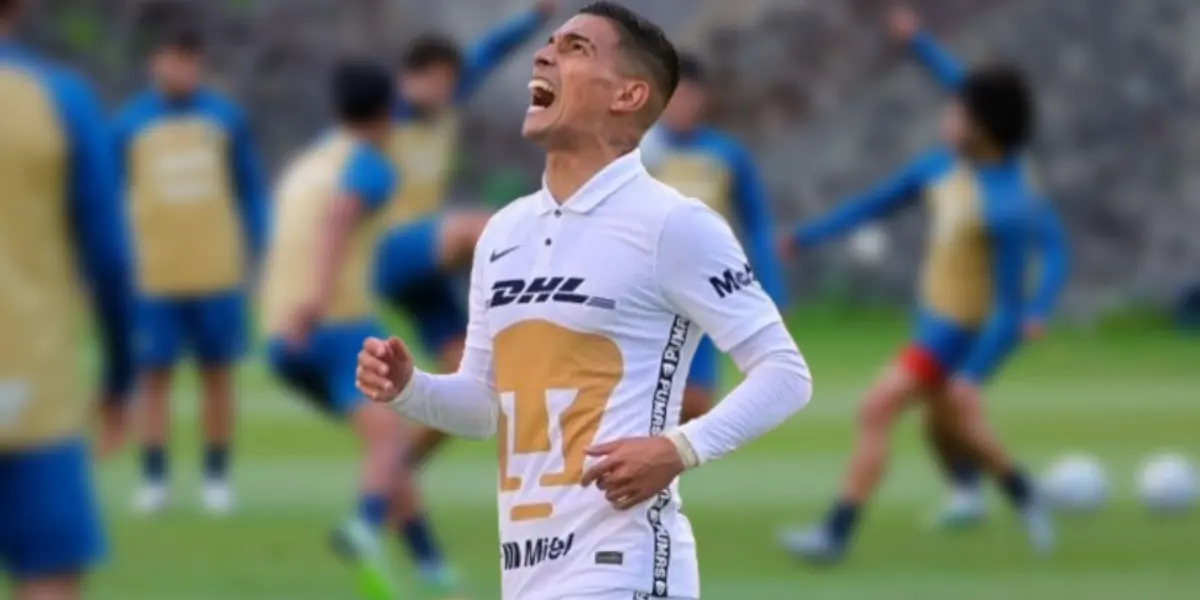 Favio Álvarez aún tiene contrato con Pumas y un problema en Argentina lo traería de vuelta a jugara la Pedregal