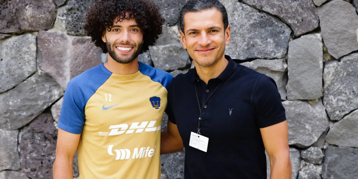 Jaime Lozano y César Huerta con los Pumas