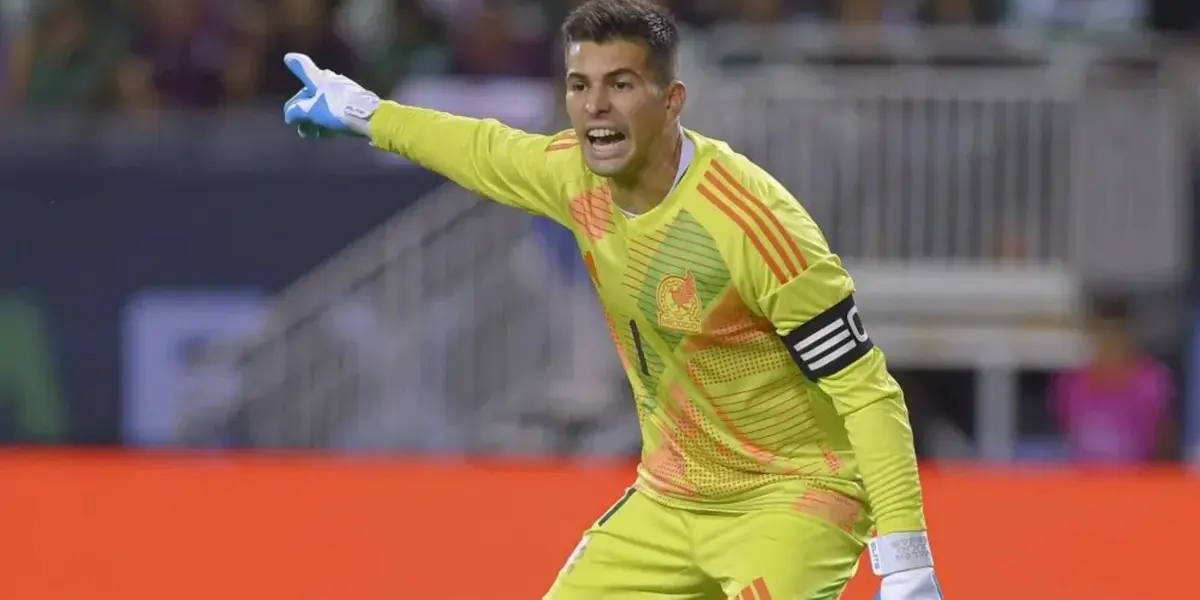 Julio González con la Selección Mexicana.jpg