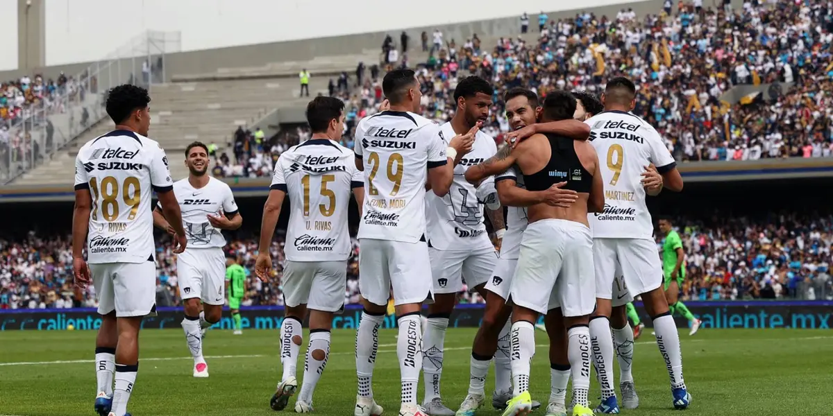 Pumas festejando un gol en CU