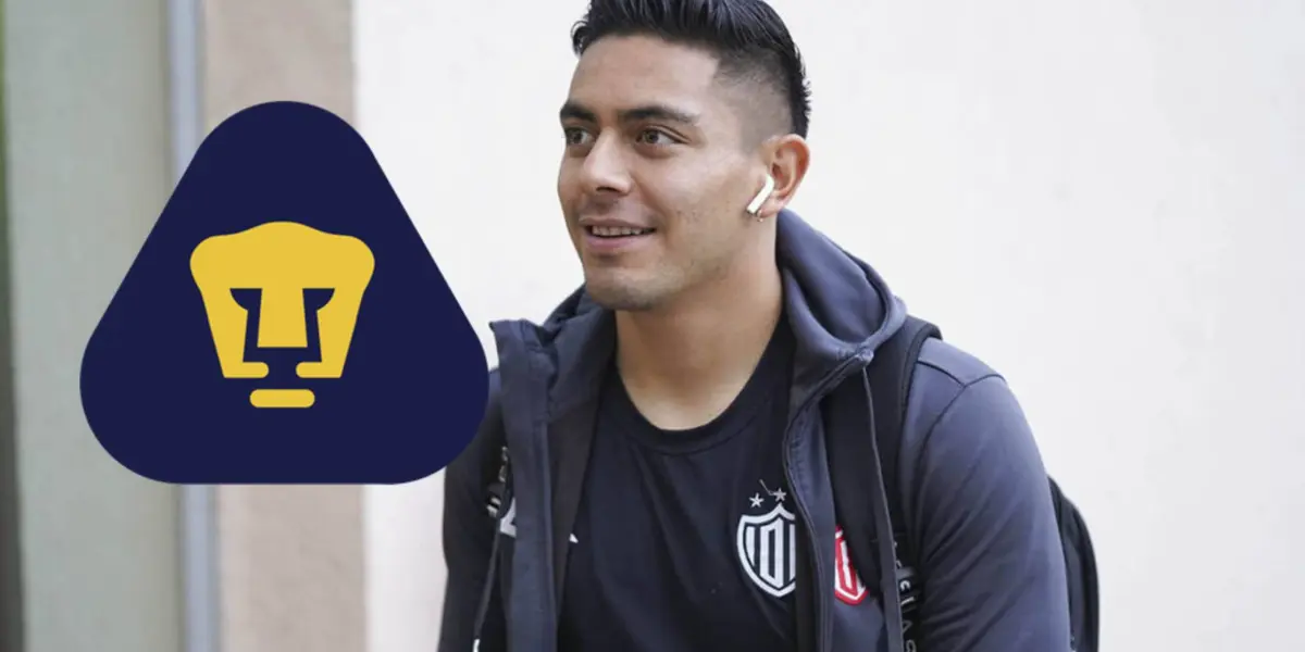 Ricardo Monreal con Necaxa, escudo de Pumas