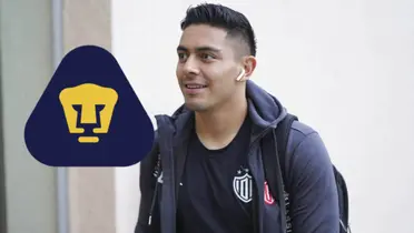 Ricardo Monreal con Necaxa, escudo de Pumas