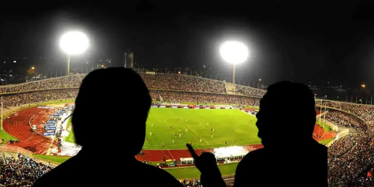 Silueta de Gonzalo Pineda y Efraín Juárez en el Estadio Olímpico Universitario